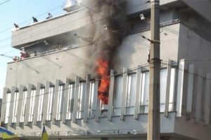 Ukrayna'da Rus yanlısı TV kanalı binası ateşe verildi