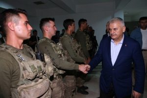 Başbakan Binali Yıldırım'dan &Ccedil;ukurca'ya s&uuml;rpriz ziyaret