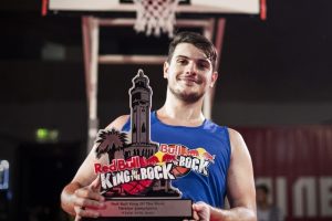 Sokak basketbolunun kralı tacını taktı