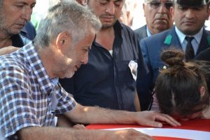 Şehit babasının feryatları y&uuml;rekleri dağladı