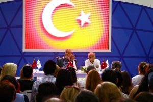 İlber Ortaylı: "Bu adam belki Humeyni olmak istiyor"