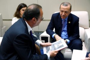 Erdoğan'dan Hollande'a '15 Temmuz' kitabı