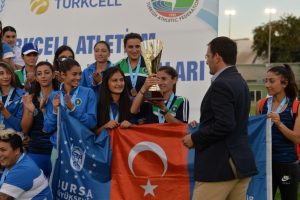 Bursa B&uuml;y&uuml;kşehir Belediyesinin atletleri T&uuml;rkiye 3.'s&uuml; oldu
