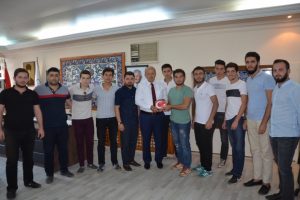 Bursa İznik Belediye Başkanı Osman Sargın, liseli gen&ccedil;leri ağırladı