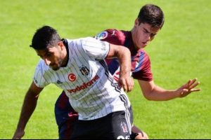 Beşiktaşlı futbolcu milli ma&ccedil;ta sakatlandı!