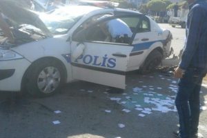 Polis aracı kaza yaptı: 4 yaralı