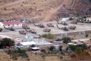 Başbakan'ın ziyaret ettiği tugaya havan saldırısı