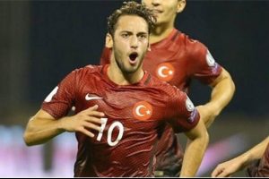Hakan &Ccedil;alhanoğlu milli formayla 7. gol&uuml;n&uuml; attı