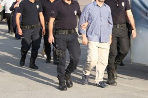 FET&Ouml;'den g&ouml;zaltına alınan 23 kişi tutuklandı