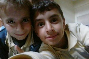 Bisikletle yokuş aşağı iniyorlardı ama...