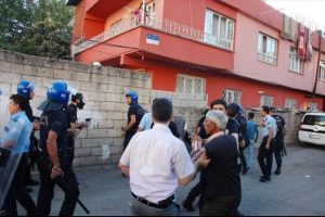 Adliyede kavga: 4 yaralı, 30 g&ouml;zaltı