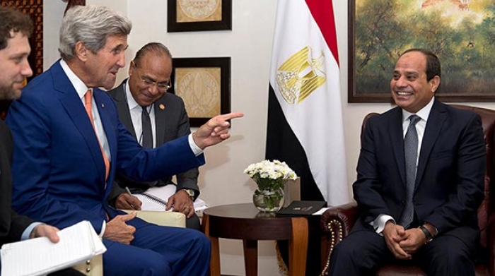 Sisi'nin Kerry'i tanımayan koruması: Kemeralı telefon yok değil mi?