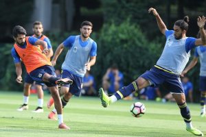 Fenerbah&ccedil;e 11 eksikle &ccedil;alıştı