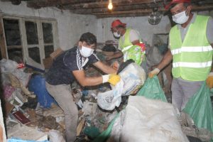 10 kamyon &ccedil;&ouml;p &ccedil;ıkarıldı