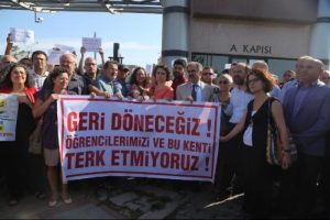 Kocaeli &Uuml;niversitesi'nde ihra&ccedil; edilen akademisyenlerden tepki