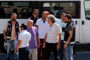 Marmaris'te 'Bylock' kullanan 7 okul y&ouml;neticisi tutuklandı