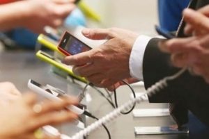 Cep telefonu satışında 'arkadan dolanmaya' &ouml;nlem