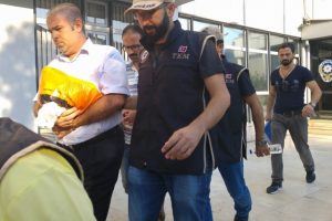 Bursa'da FET&Ouml;'den g&ouml;zaltındaki 4 avukat adliyeye sevk edildi