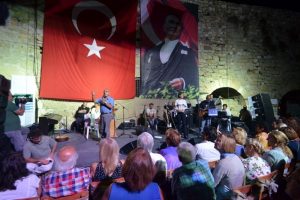 Ataol Behramoğlu 'Fo&ccedil;a D&ouml;rtl&uuml;kleri'ni tanıttı