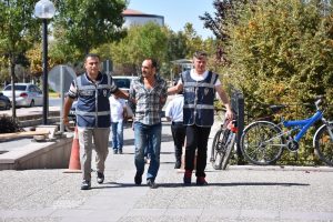 FET&Ouml; yalanıyla 5 kişiyi dolandırdı