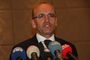 Mehmet Şimşek'ten futbollu &ouml;rnek