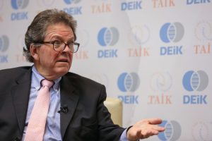 D&uuml;nyaca &uuml;nl&uuml; ekonomist: Obama'yı alın, Erdoğan'ı verin