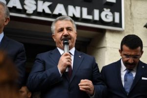 Bakan Arslan a&ccedil;ıkladı: K&ouml;pr&uuml; ve otoyollar &uuml;cretsiz