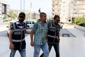 Kafeye kurşun yağdırdı: 2 yaralı