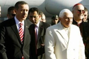 Eski Papa Ratzinger: En hassas ziyareti T&uuml;rkiye'ye yaptım
