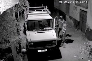 Kamyoneti dans ederek &ccedil;aldı