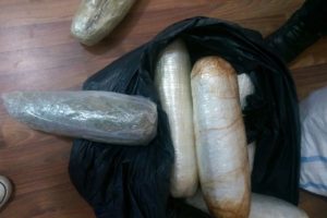 Polisin durdurduğu taksiden 15 kilo uyuşturucu &ccedil;ıktı
