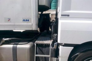 İzmir'de ka&ccedil;ak akaryakıt operasyonu