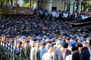 S&uuml;leymancıların liderinin cenazesinde mavi takke detayı