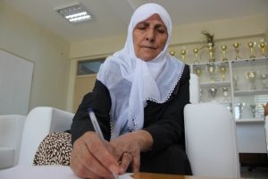 65 yaşında Kur'an, 67 yaşında okuma-yazma &ouml;ğrendi
