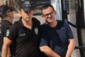 Avukat ile 9 &ouml;ğretmen FET&Ouml;'den adliyeye sevk edildi