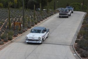 Klasik otomobilcilerden, İzmir'e zafer g&uuml;n&uuml; ziyareti