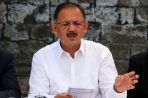 Bakan &Ouml;zhaseki'den &uuml;&ccedil;&uuml;z kardeşler benzetmesi