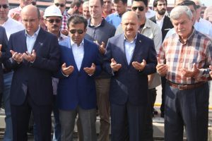 "Demokrasinin kırmızı &ccedil;izgisi ter&ouml;rd&uuml;r"
