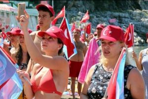 Ertelenen 30 Ağustos etkinliği Kapuz Plajı'nda yapıldı