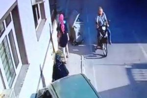 Fren yerine gaza bastı, 2 kadını ezdi