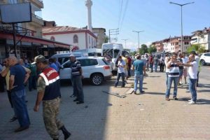 TIR park halindeki 10 araca &ccedil;arptı: 9 yaralı