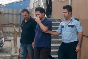 Fet&ouml;'c&uuml; doktor ve &ouml;ğretmen şişme botla yunanistan'a ka&ccedil;arken yakalandı