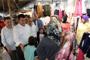 Bursa Osmangazi Belediye Başkanı D&uuml;ndar'dan bayram &ouml;ncesi esnafa ziyaret