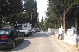 Bursa'da mezarlıklar bayrama hazır