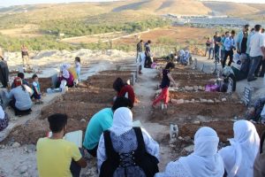 Bu bayram onlar yok: Mezarlıkta ağlatan g&ouml;r&uuml;nt&uuml;