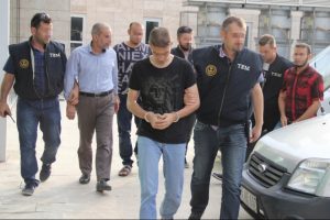 Baba ve 3 oğluna DAEŞ'ten tutuklama