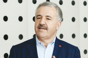 Bakan m&uuml;jdeyi verdi: Ankara-İstanbul trenle 1.5 saat