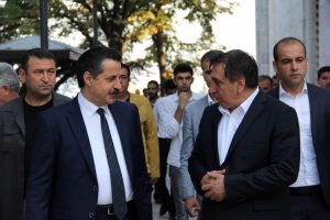 Bakan &Ccedil;elik Bursa'da vatandaşlarla bayramlaştı