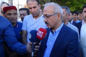 Bakan Elvan bayram namazını Karaman'da kıldı