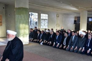 Esad bayram namazını o kasabada kıldı